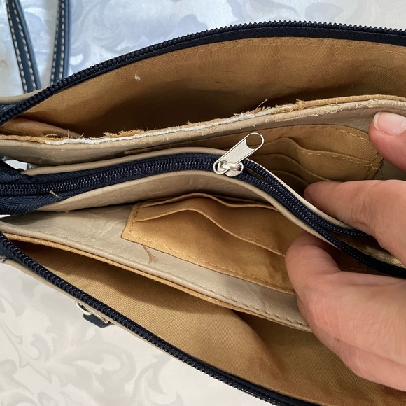 Stone & Co. Beige and Navy Elegant Crossbody Bag Regulable - Picture 6 of 16
